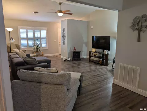 3211 Cherokee Dr, Marion, IL 62959 photo 13
