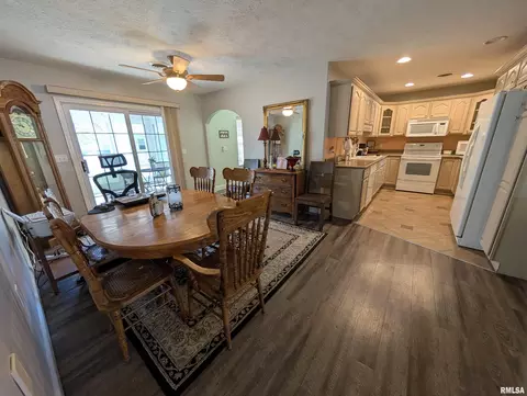 3211 Cherokee Dr, Marion, IL 62959 photo 9