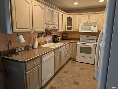 3211 Cherokee Dr, Marion, IL 62959 photo 8