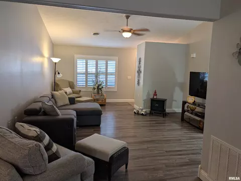 3211 Cherokee Dr, Marion, IL 62959 photo 10