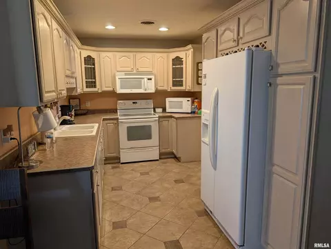 3211 Cherokee Dr, Marion, IL 62959 photo 7
