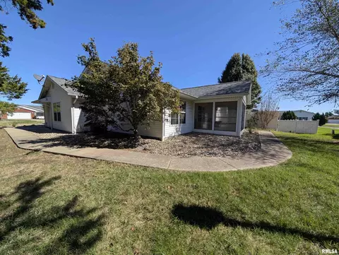 3211 Cherokee Dr, Marion, IL 62959 photo 5