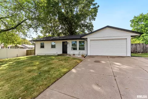 5516 Quercus Ln, Davenport, IA 52806