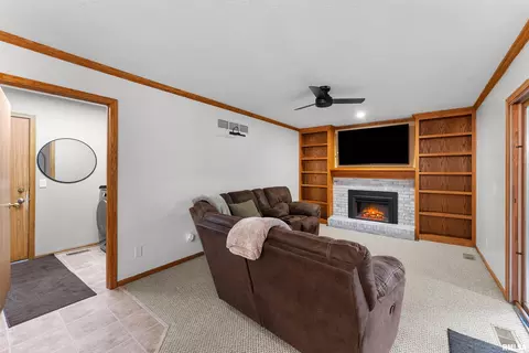 706 E 6th St, Coal Valley, IL 61240 photo 8