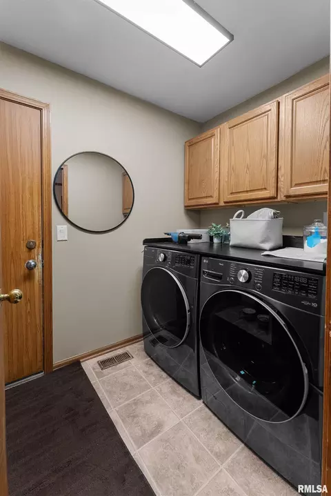 706 E 6th St, Coal Valley, IL 61240 photo 9