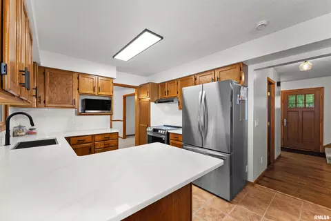 706 E 6th St, Coal Valley, IL 61240 photo 6