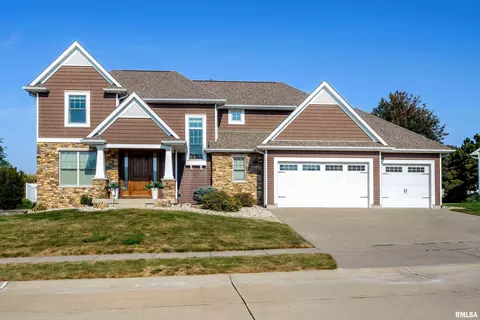 6644 Summerfield Dr, Bettendorf, IA 52722
