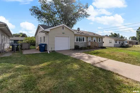 3719 Wilkes Ave, Davenport, IA 52806