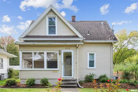 2438 Tremont Ave, Davenport, IA 52803