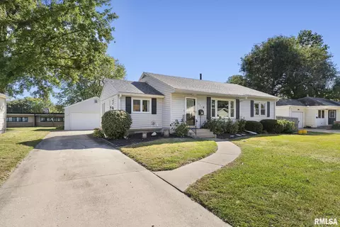 3911 35th St, Rock Island, IL 61201