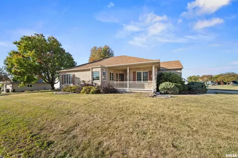 4030 W Columbia Ave, Davenport, IA 52804