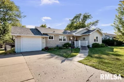 1825 W 38th Pl, Davenport, IA 52806