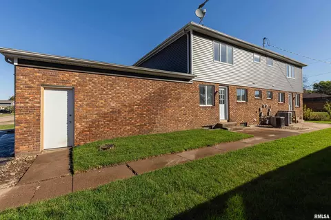 3608 34th St, Moline, IL 61265 photo 4