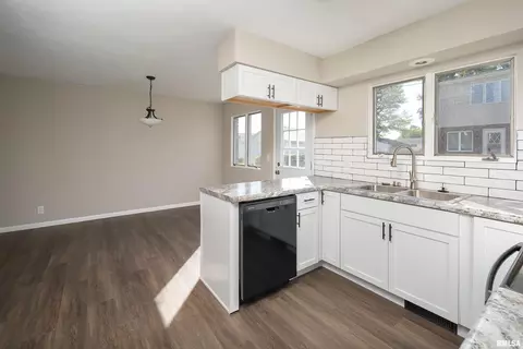 3608 34th St, Moline, IL 61265 photo 31