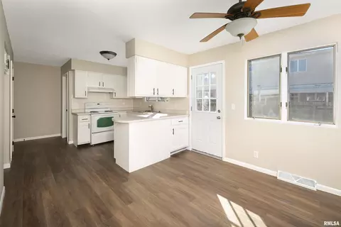 3608 34th St, Moline, IL 61265 photo 10