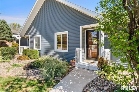 3425 N Willow Ct, Bettendorf, IA 52722