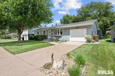 2236 W Columbia Ave, Davenport, IA 52804