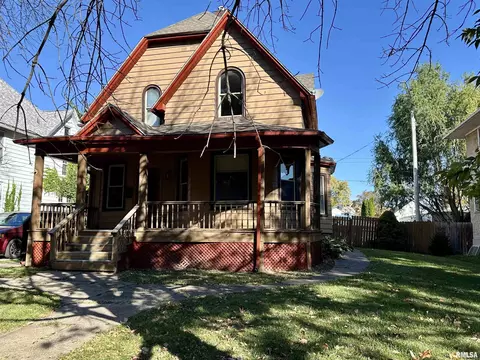 718 5th Ave S, Clinton, IA 52732