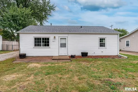 2611 W 69th St, Davenport, IA 52806