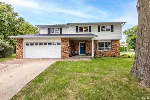 2510 Eastberry Ct, Bettendorf, IA 52722