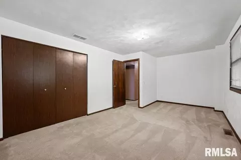 223 28th Ave, Moline, IL 61265 photo 32