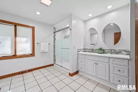 223 28th Ave, Moline, IL 61265 photo 17