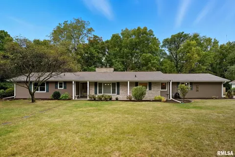 140 Elmhurst Ln, Riverdale, IA 52722