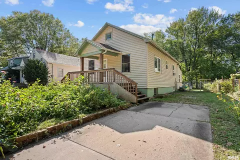911 Roosevelt St, Iowa City, IA 52240