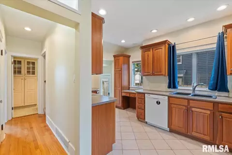 2421 15th Ave, Moline, IL 61265 photo 12