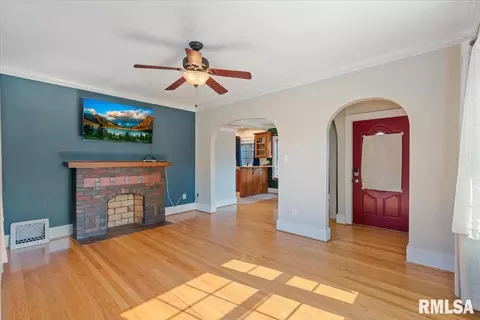 2421 15th Ave, Moline, IL 61265 photo 9
