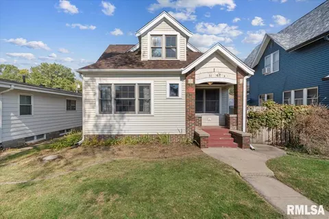 2421 15th Ave, Moline, IL 61265