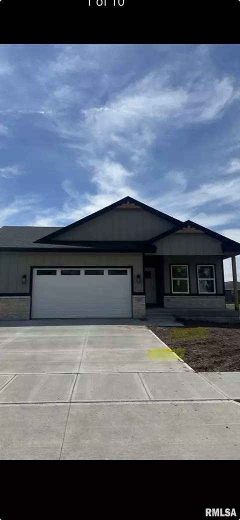 321 Knoll Ridge Dr, Hills, IA 52235