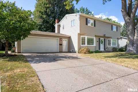 2718 Fairhaven Rd, Davenport, IA 52803