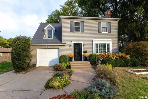 3418 Middle Rd, Davenport, IA 52803