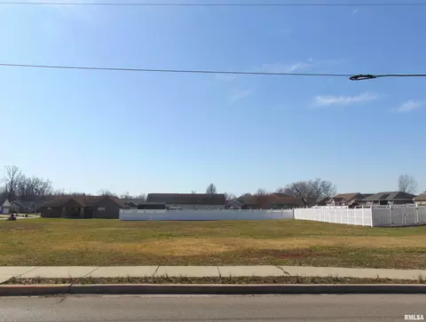 1303 W Grand Rd, Carterville, IL 62918