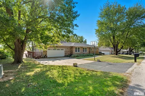 211 Longview Dr, Geneseo, IL 61254 photo 2