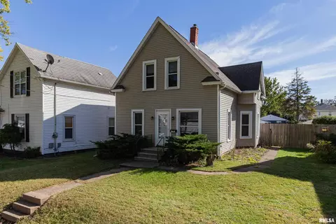 1546 28th Ave, Moline, IL 61265
