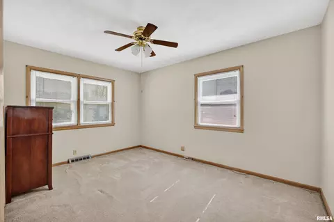210 E 17th St, Milan, IL 61264 photo 17