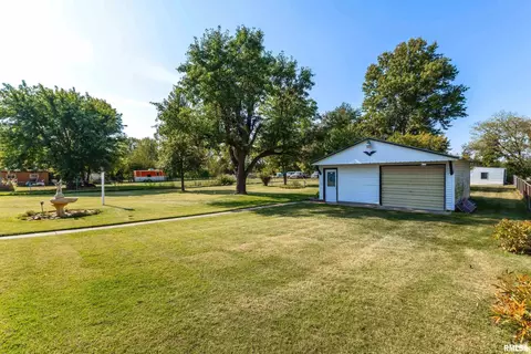 210 E 17th St, Milan, IL 61264 photo 2