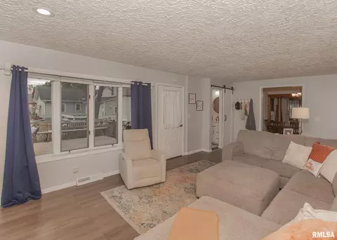 2424 4th St, Moline, IL 61265 photo 24