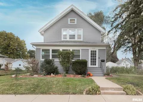 2424 4th St, Moline, IL 61265