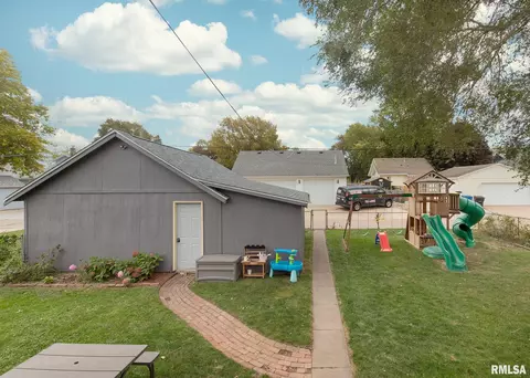 2424 4th St, Moline, IL 61265 photo 7