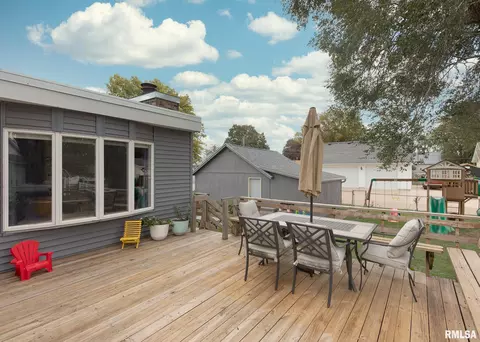 2424 4th St, Moline, IL 61265 photo 3