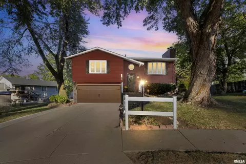2209 Spring Ct, Davenport, IA 52803