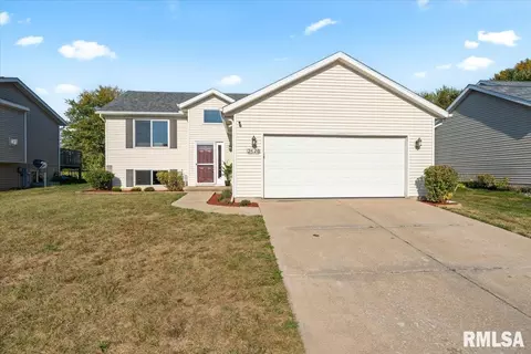 2620 W 54th St, Davenport, IA 52806
