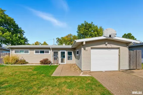 1514 W Garfield St, Davenport, IA 52804