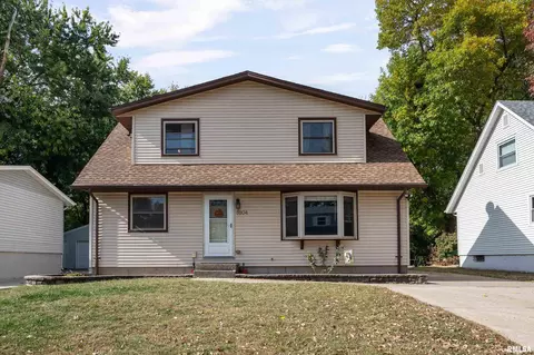 5904 Hillandale Rd, Davenport, IA 52806