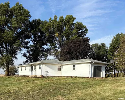 22460 250th St, Eldridge, IA 52748