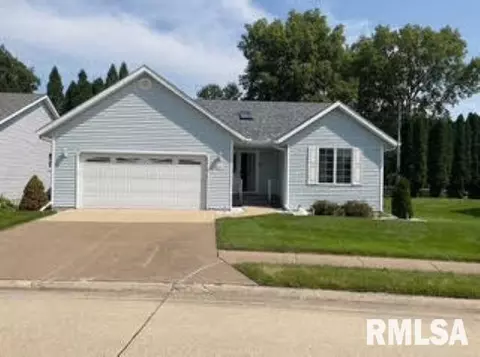 2011 Villa Pines Cir, Carbon Cliff, IL 61239