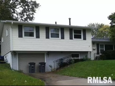 1920 Fairmeadows Dr, Bettendorf, IA 52722